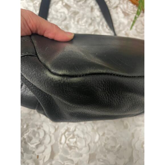 Fossil Black Leather Shoulder Bag with Key - Picture 16 of 16